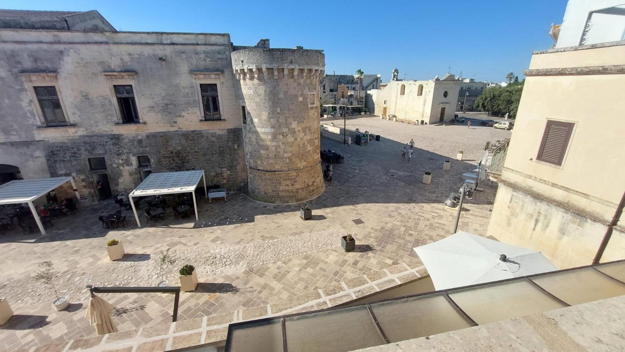 Casa Vacanze Fronte Castello Martano Buitenkant foto